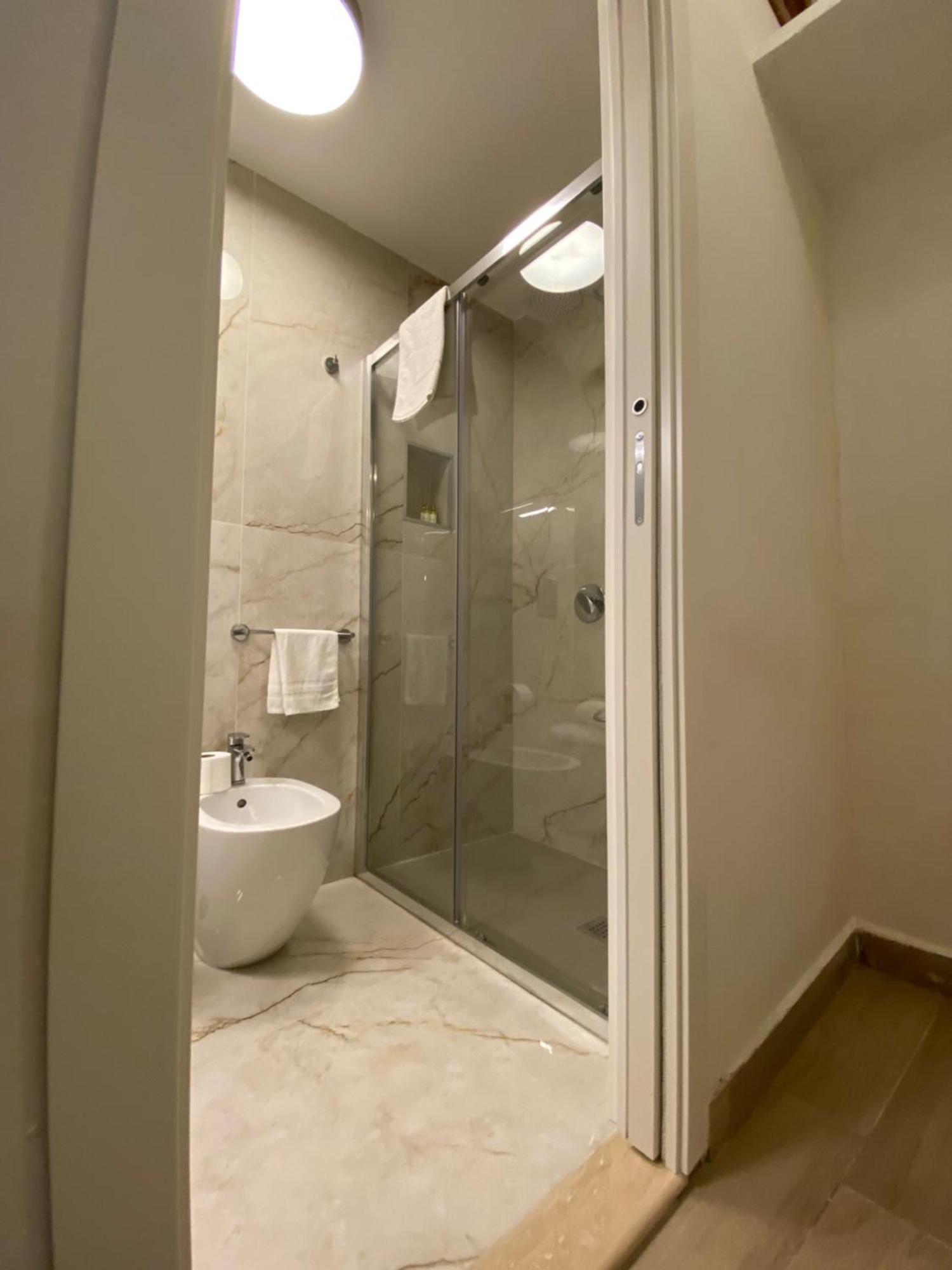 Paura Suite Apartment เนเปิลส์ ภายนอก รูปภาพ